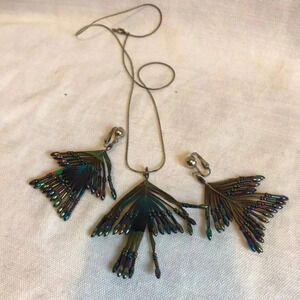 Beautiful Matching Set Feather Clip on Earrings and Necklace